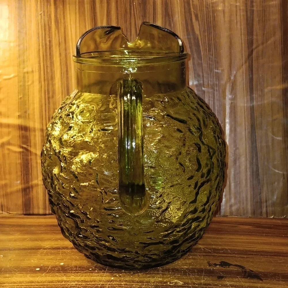 Vintage 1960s green Anchor ⚓️ Hocking crinkle glass pitcher barware shabby chic